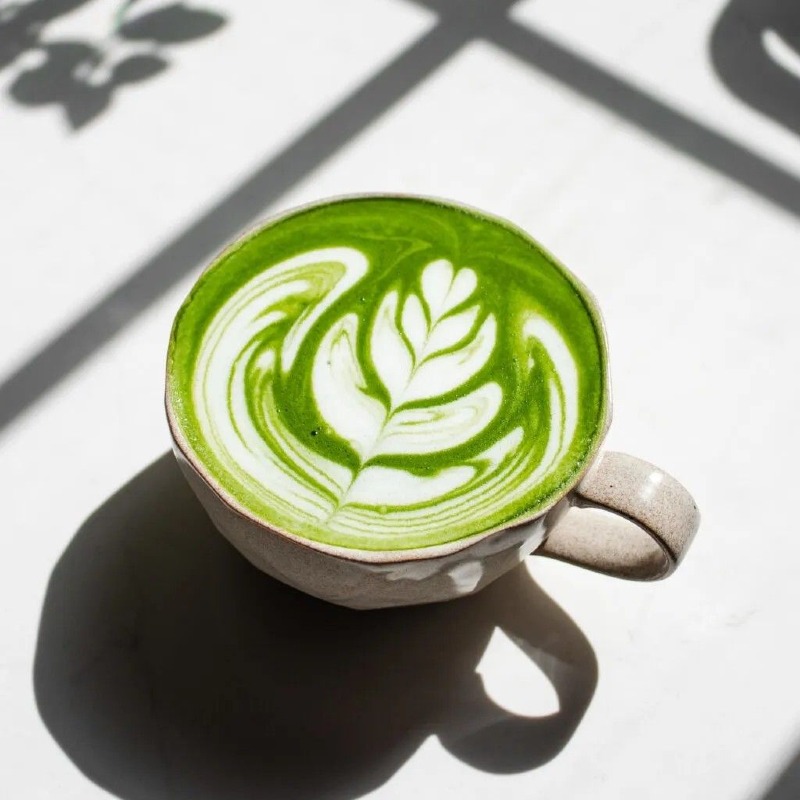 ÇİLEKLİ MATCHA LATTE